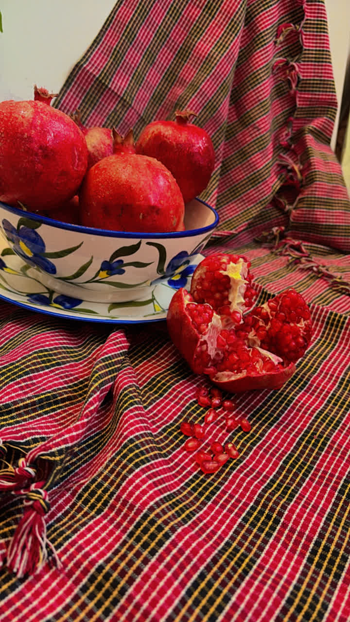سفره نخی یا رومیزی سنتی یزد طرح خرده نبات ابعاد ۱ در۱