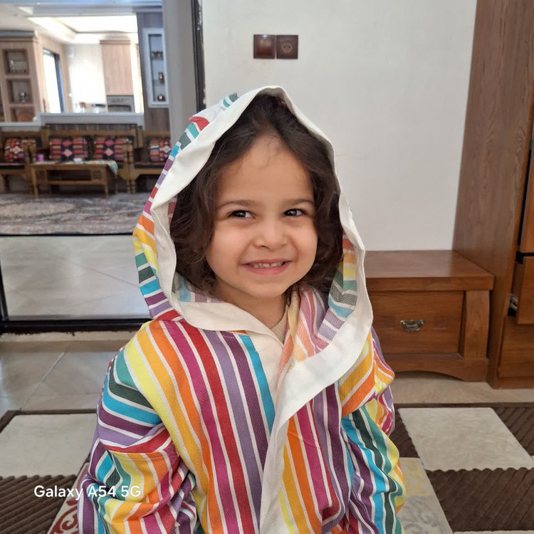 حوله تن پوش نخی کودک طرح رنگین کمان